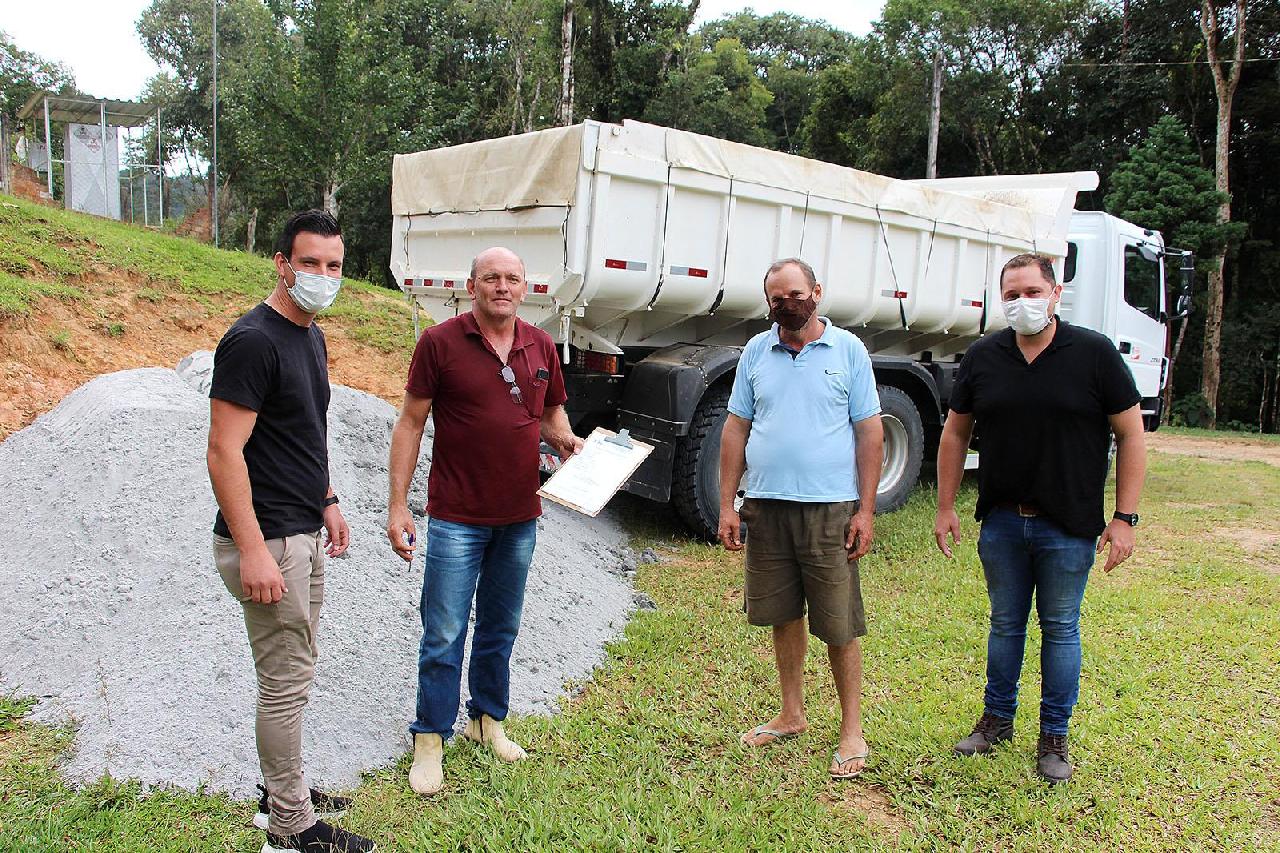Agricultura inicia entrega de calcário à produtores