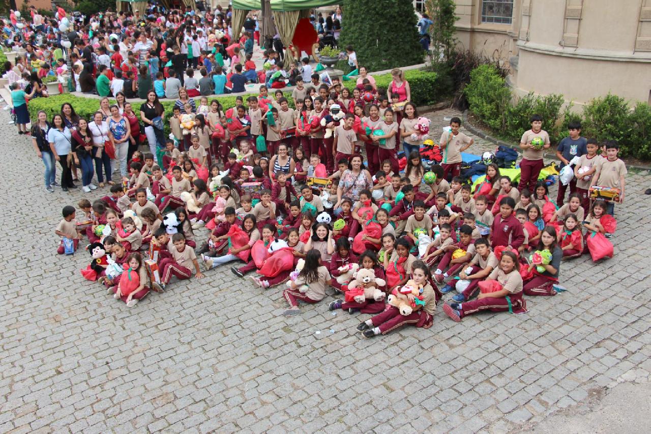 Alunos pienenses participam de Festa de Natal do Provopar