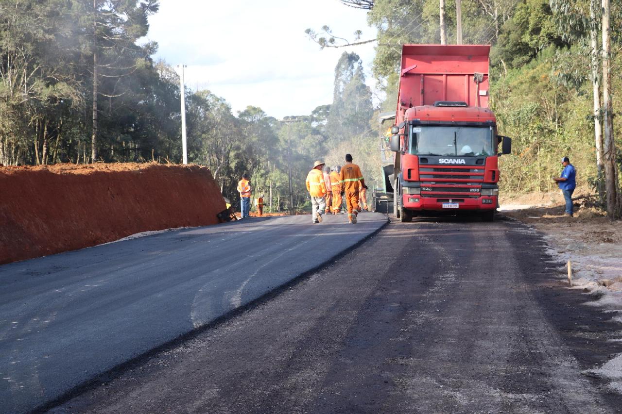 Avança a obra de pavimentação na Campina dos Crespins