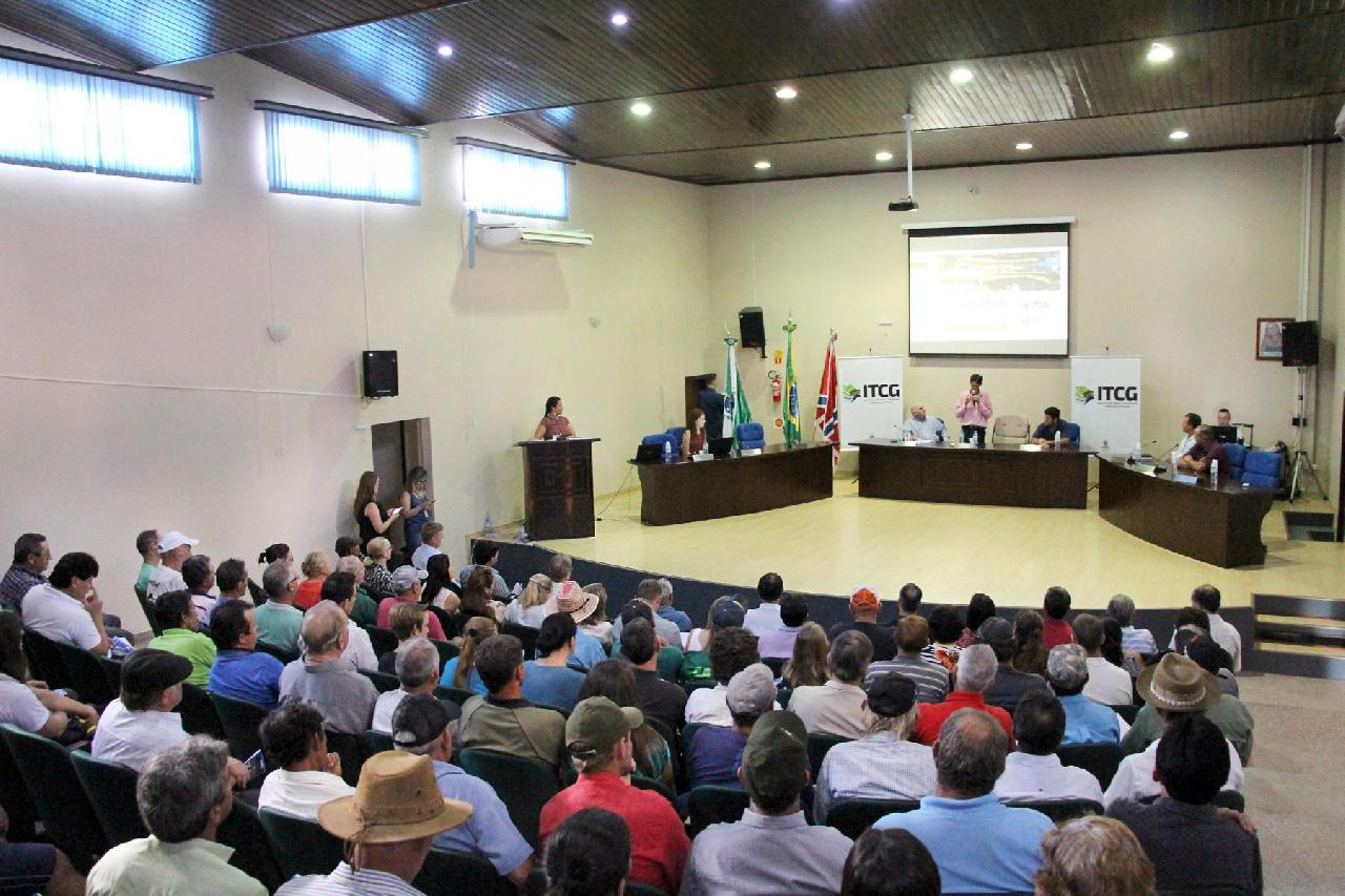 Câmara lotada para audiência pública sobre Regularização Fundiária Rural