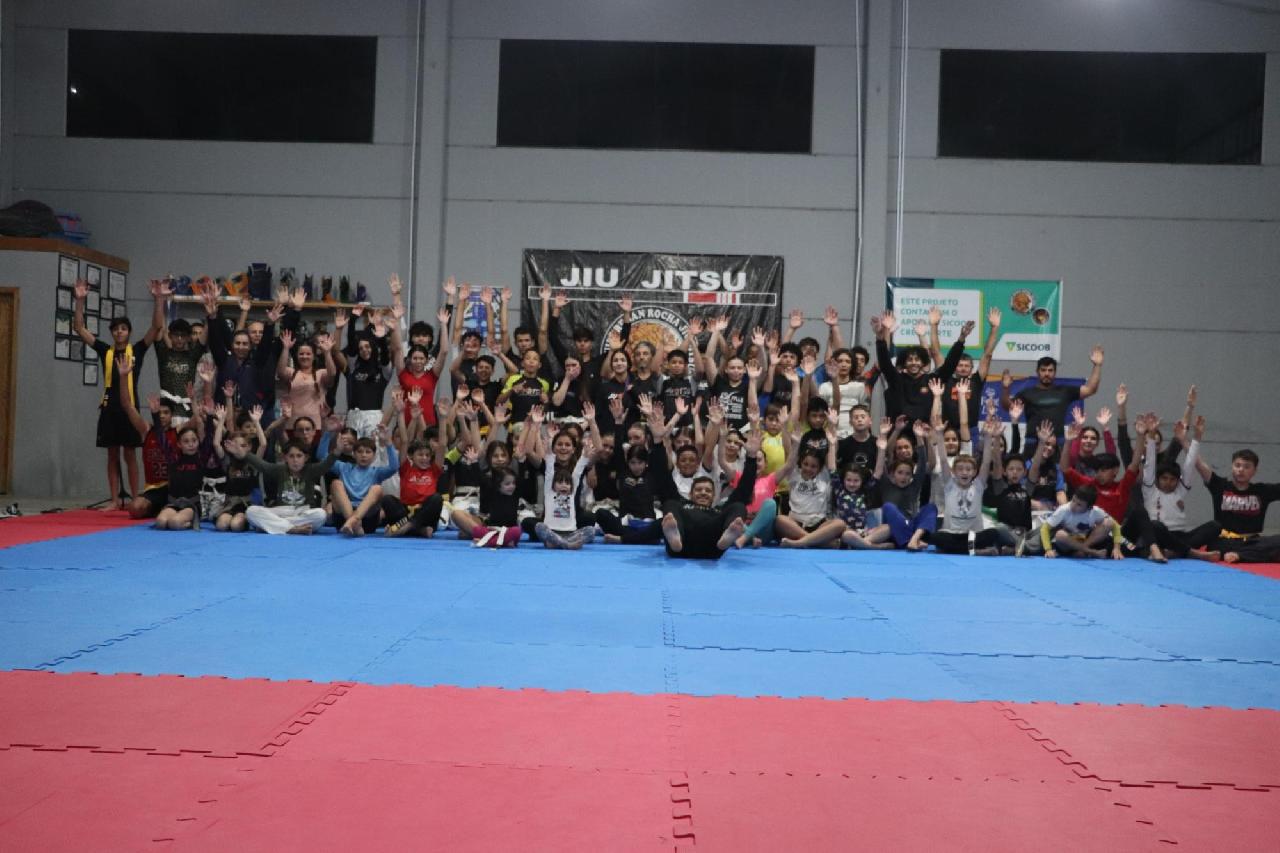 Campeonato de Luta Livre reúne atletas no Ginásio Municipal neste sábado