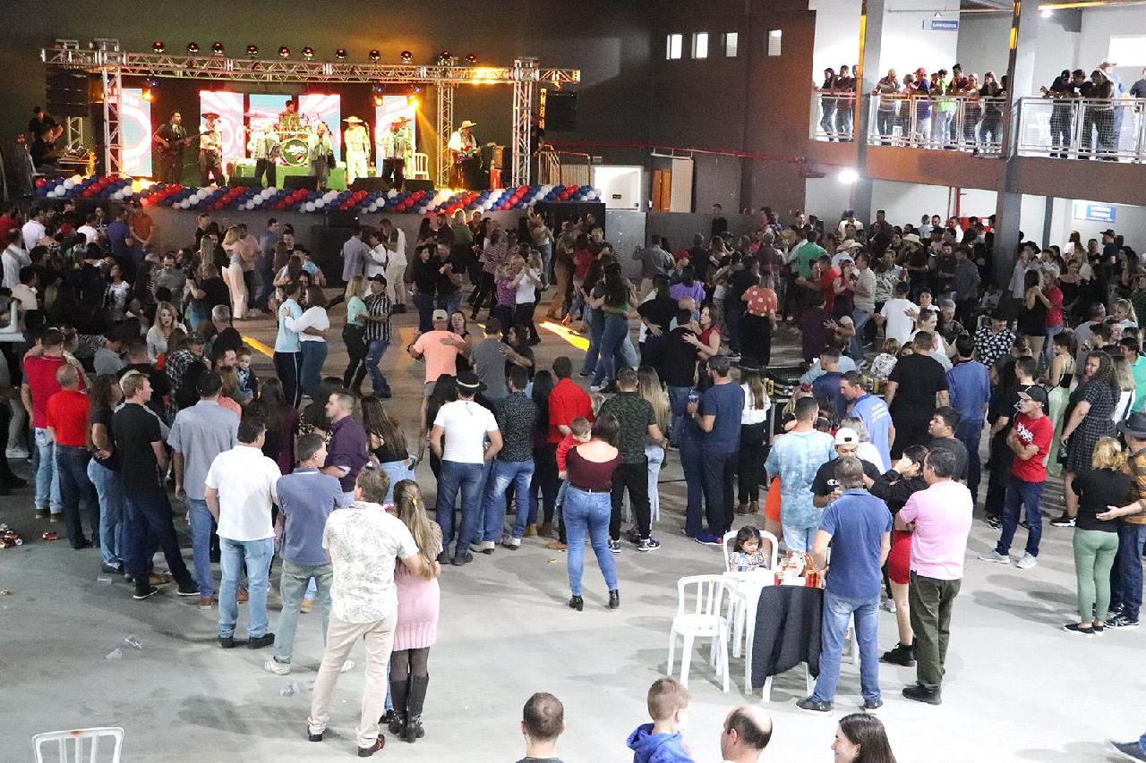 Cerca de 3 mil pessoas passaram pela Festa do Trabalhador