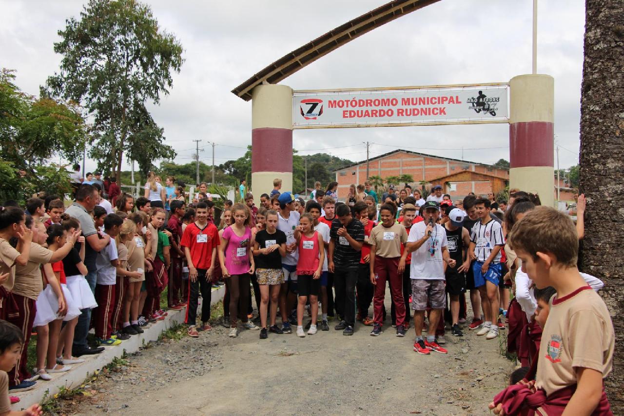 Começa a 1ª Olimpíada Escolar de Piên (OLEP)