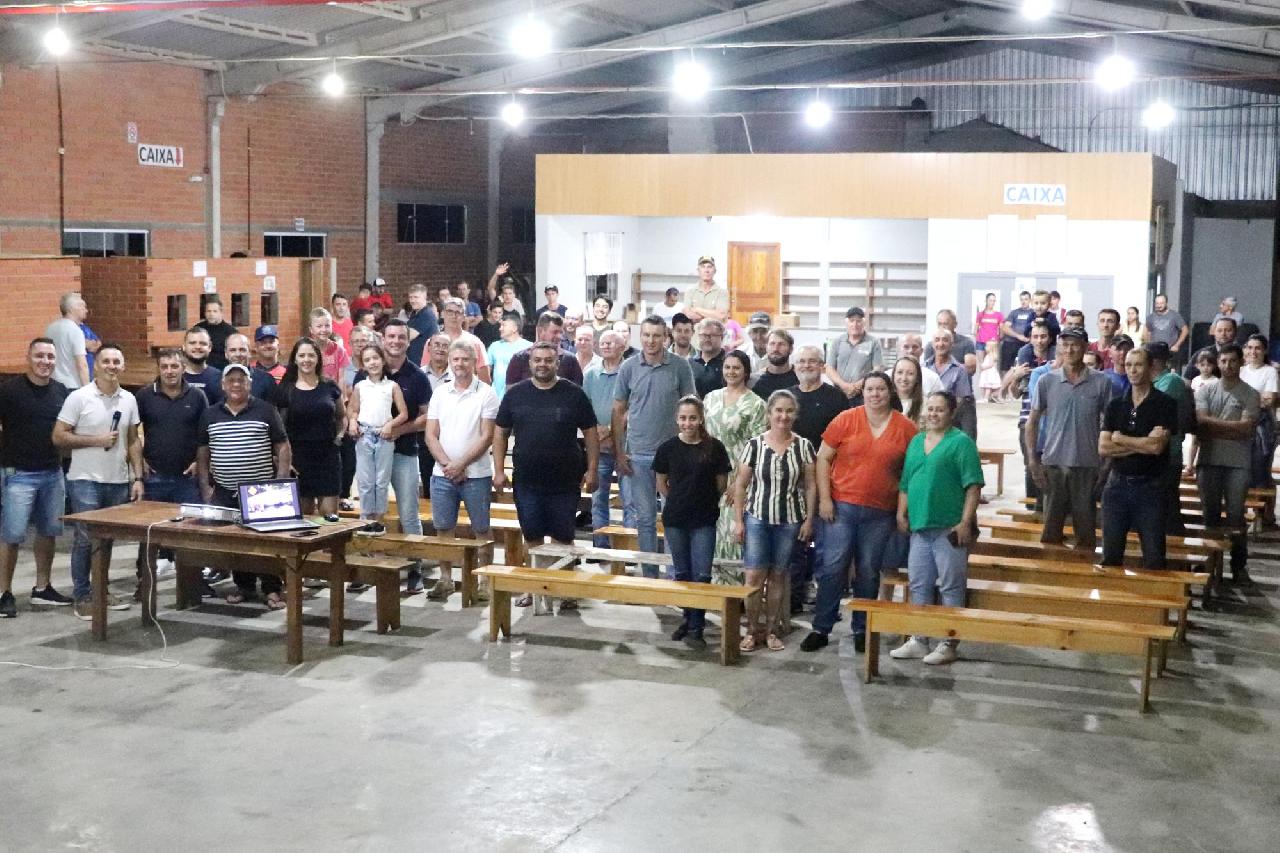 Comunidade de Palmitos conhece projeto de pavimentação 