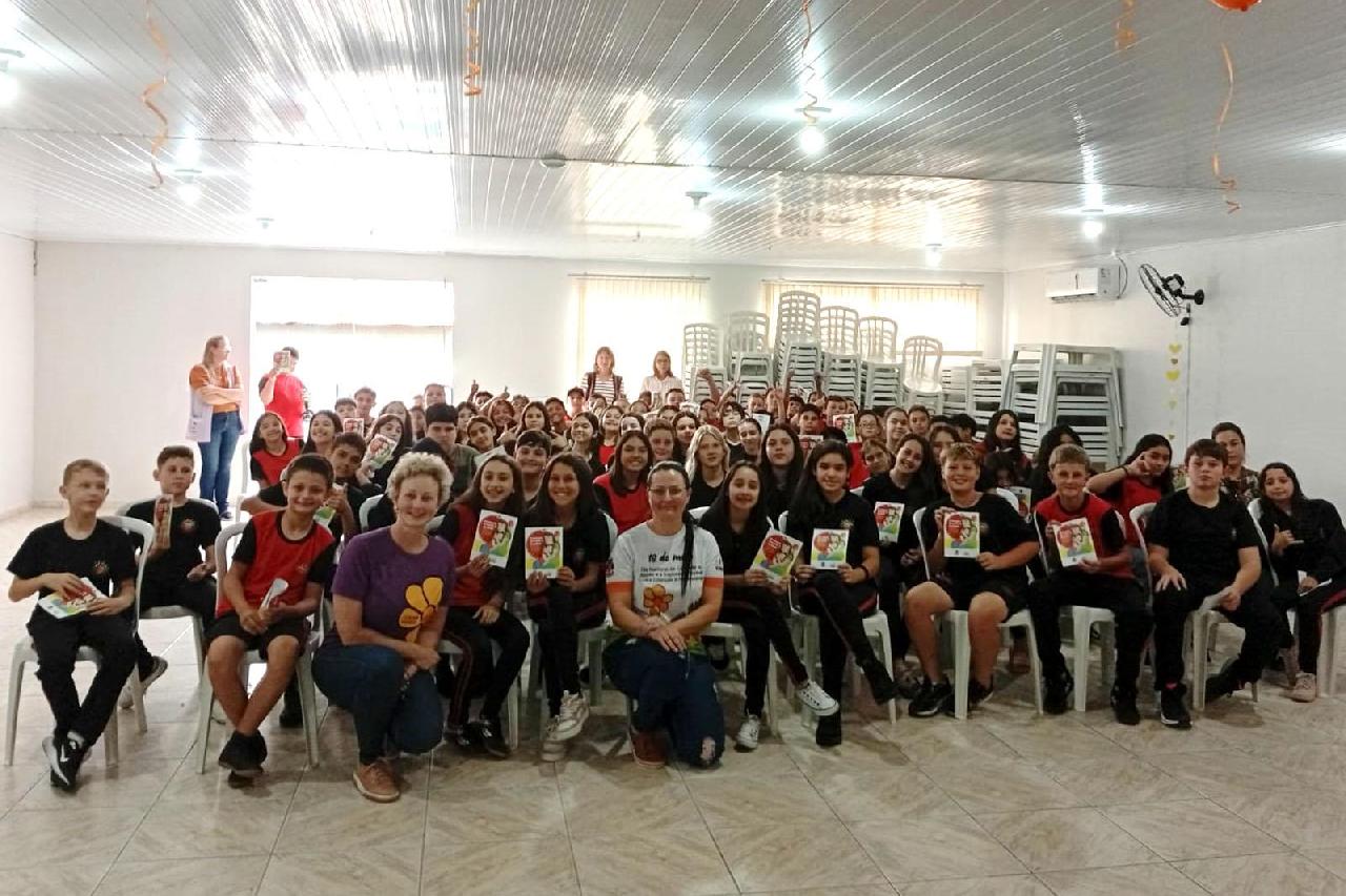 CRAS de Piên promove ações do Maio Laranja de combate à violência sexual contra crianças e adolescentes