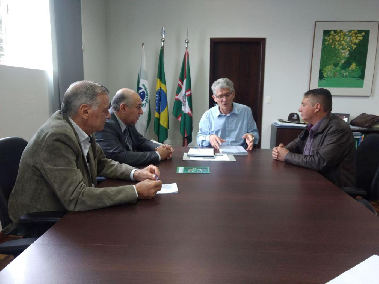 Eduardo Pires Ferreira dá andamento aos trabalhos da Prefeitura