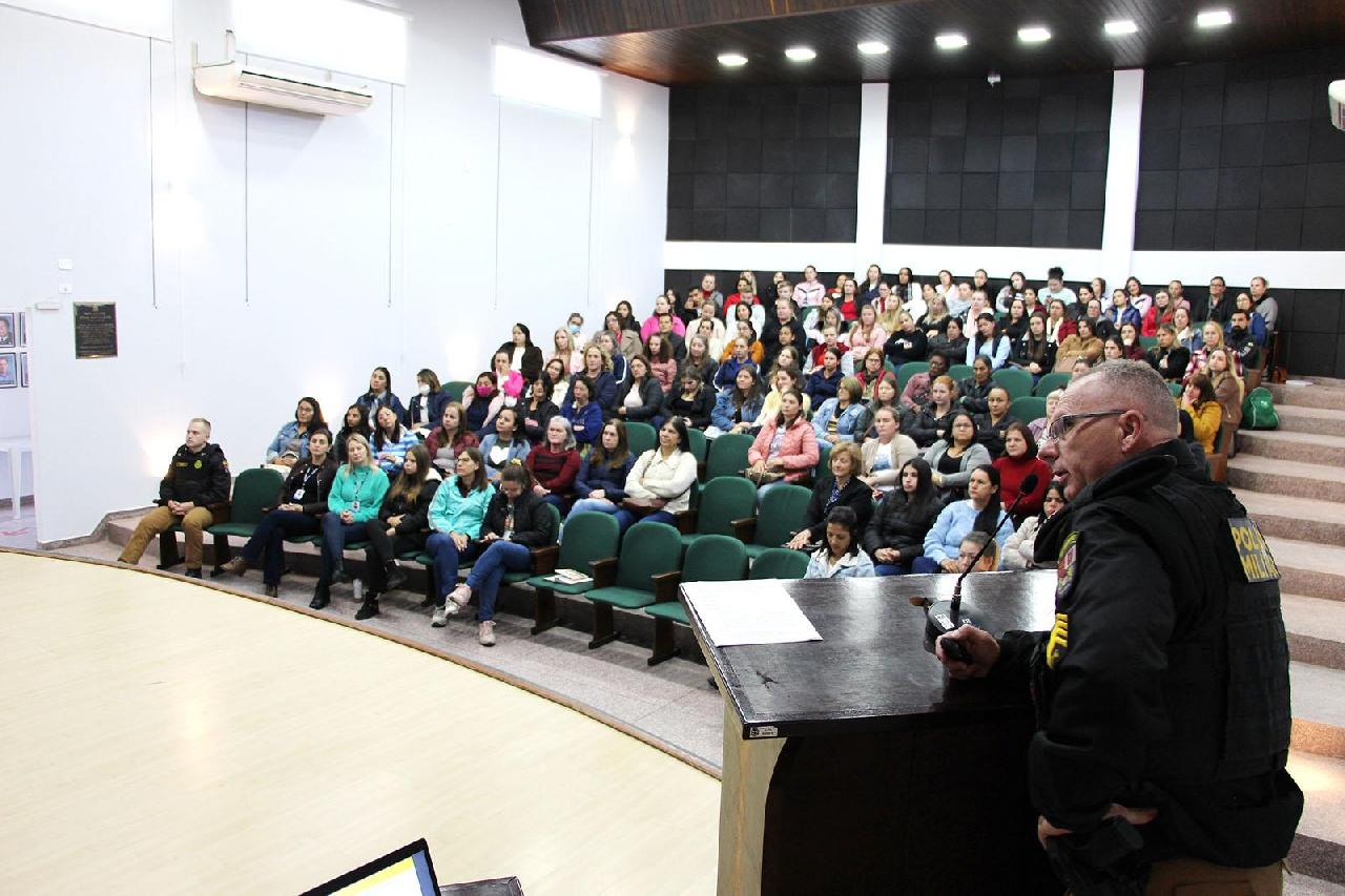 Educação debate questões de segurança das unidades com servidores