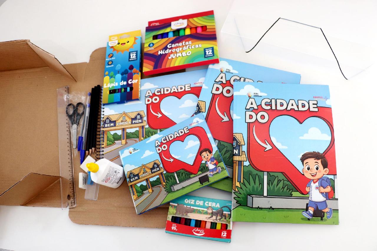 Educação distribui kit escolar para alunos da rede municipal