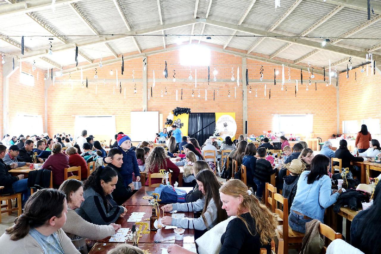 Escola Frei Demétrio comemora 72 anos de atividades