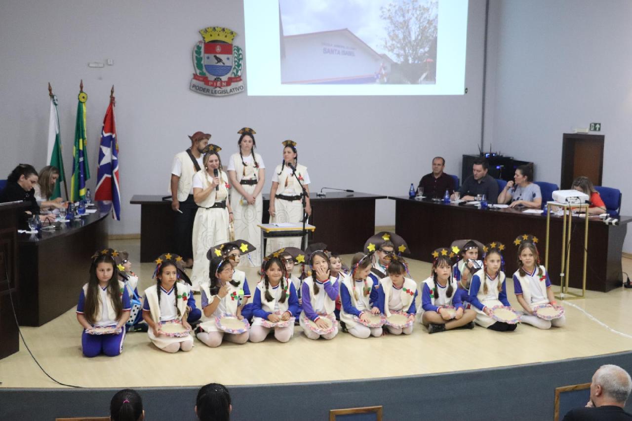 Escolas e CMEI’s de Piên são premiados em projetos desenvolvidos em 2023 