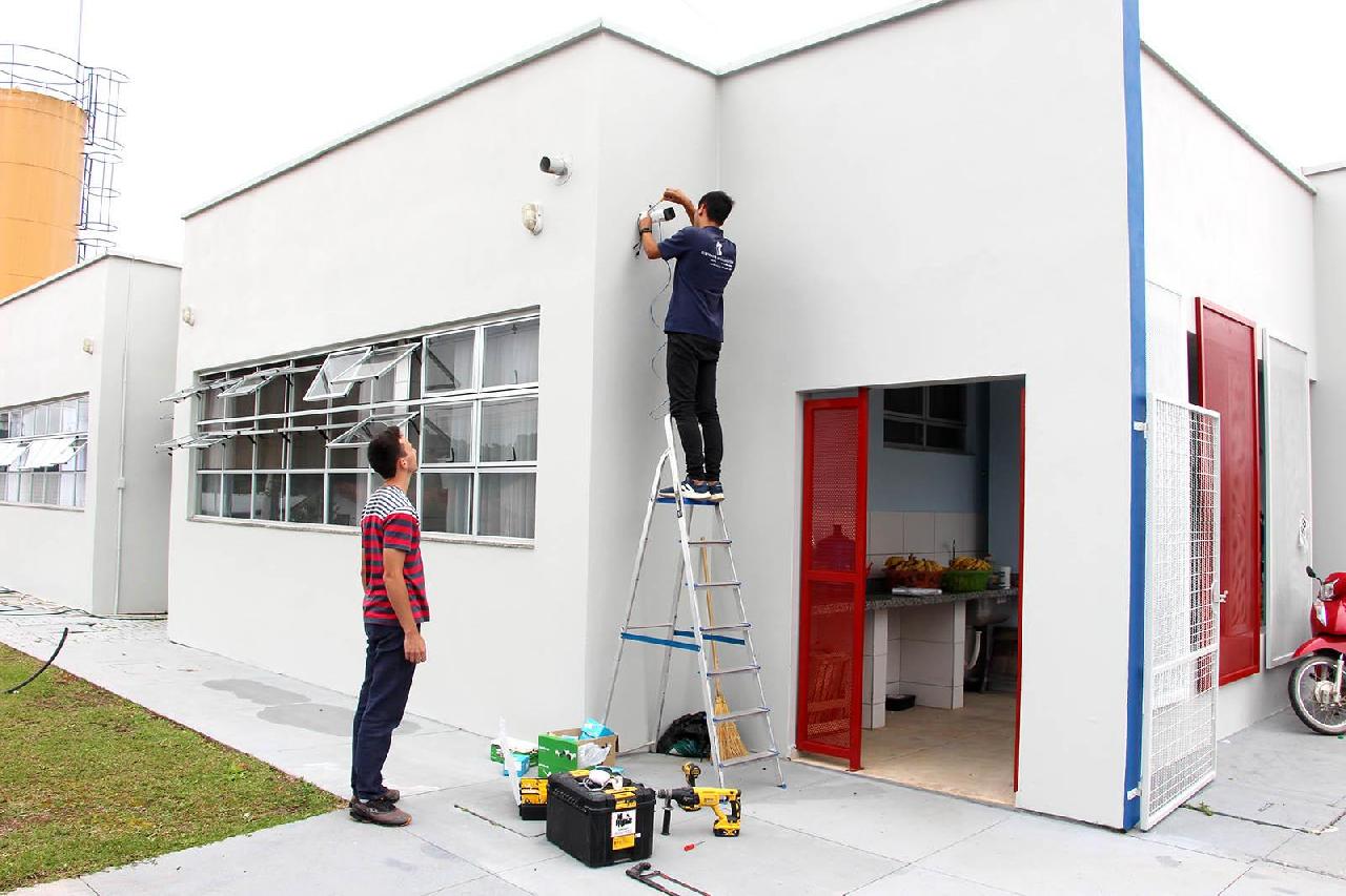 Escolas e Cmeis recebem a instalação de monitoramento com câmeras e alarmes 