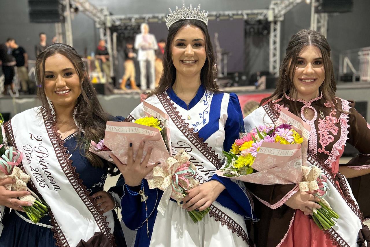 Fátima Ossovski é eleita Rainha de Piên 2025