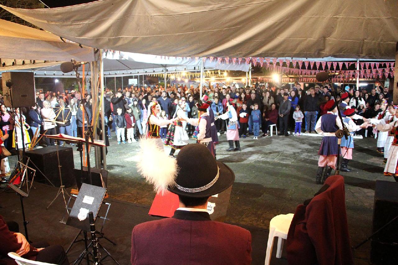 Feira da Lua já é tradição nas noites de sexta-feira
