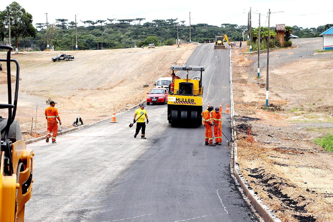 Finalizada a aplicação de asfalto na rua São Paulo