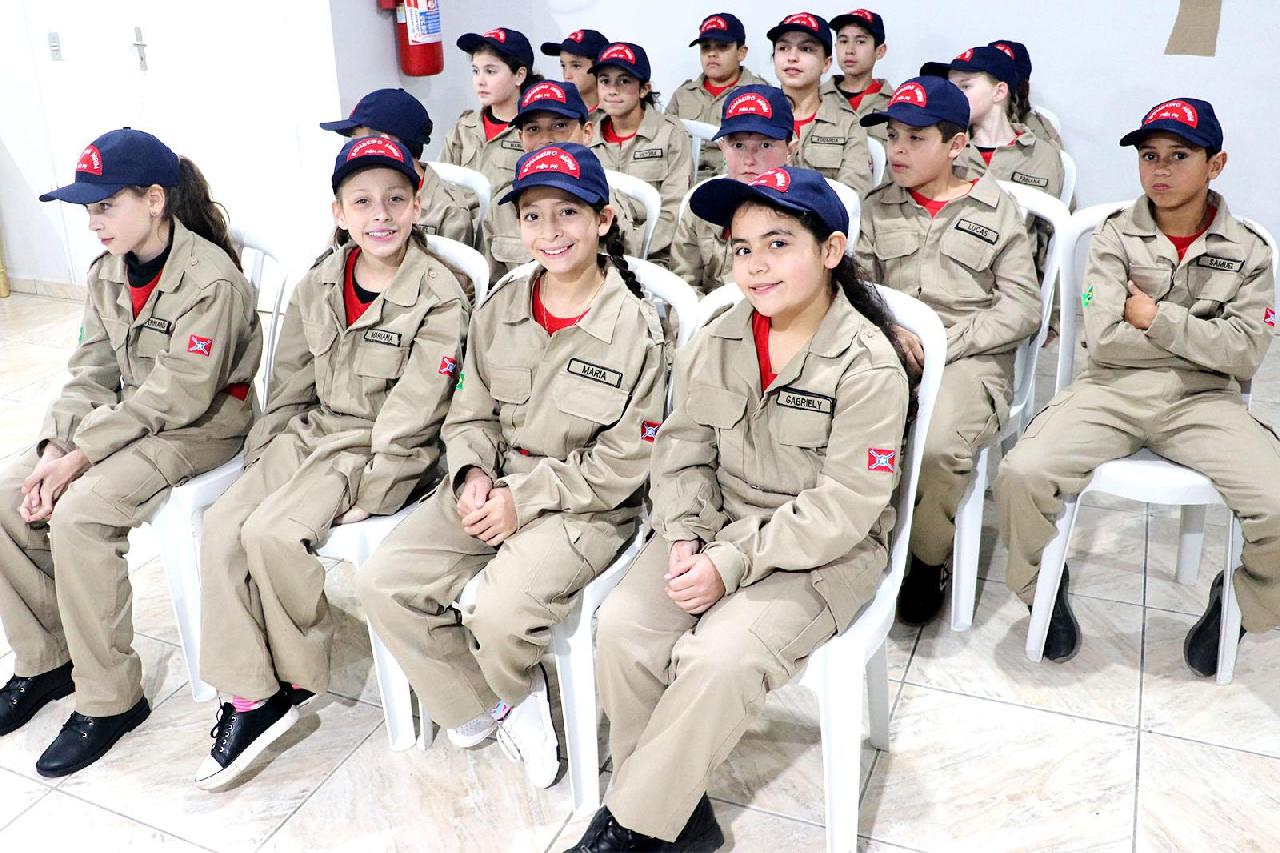Formatura do Projeto Bombeiro Mirim de Piên celebra cidadania e educação preventiva