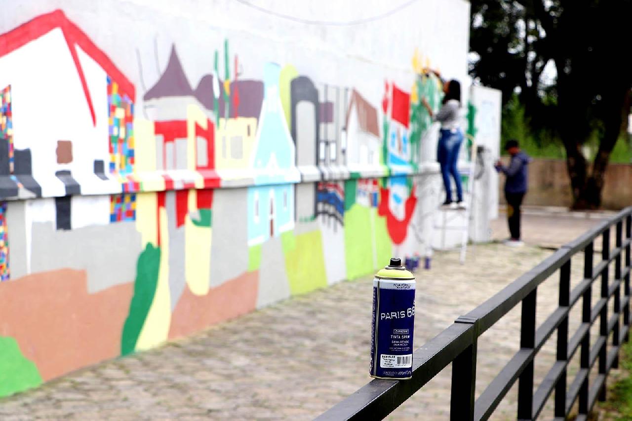 Grafite em Piên reflete ação de cidade educadora