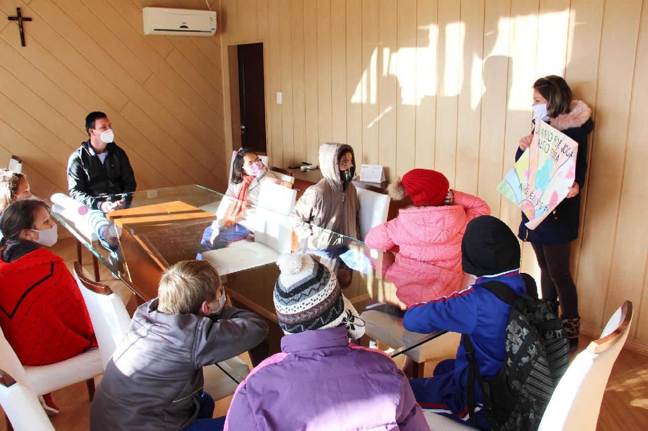 Grupo de alunos da Campina dos Crespins trabalham sustentabilidade