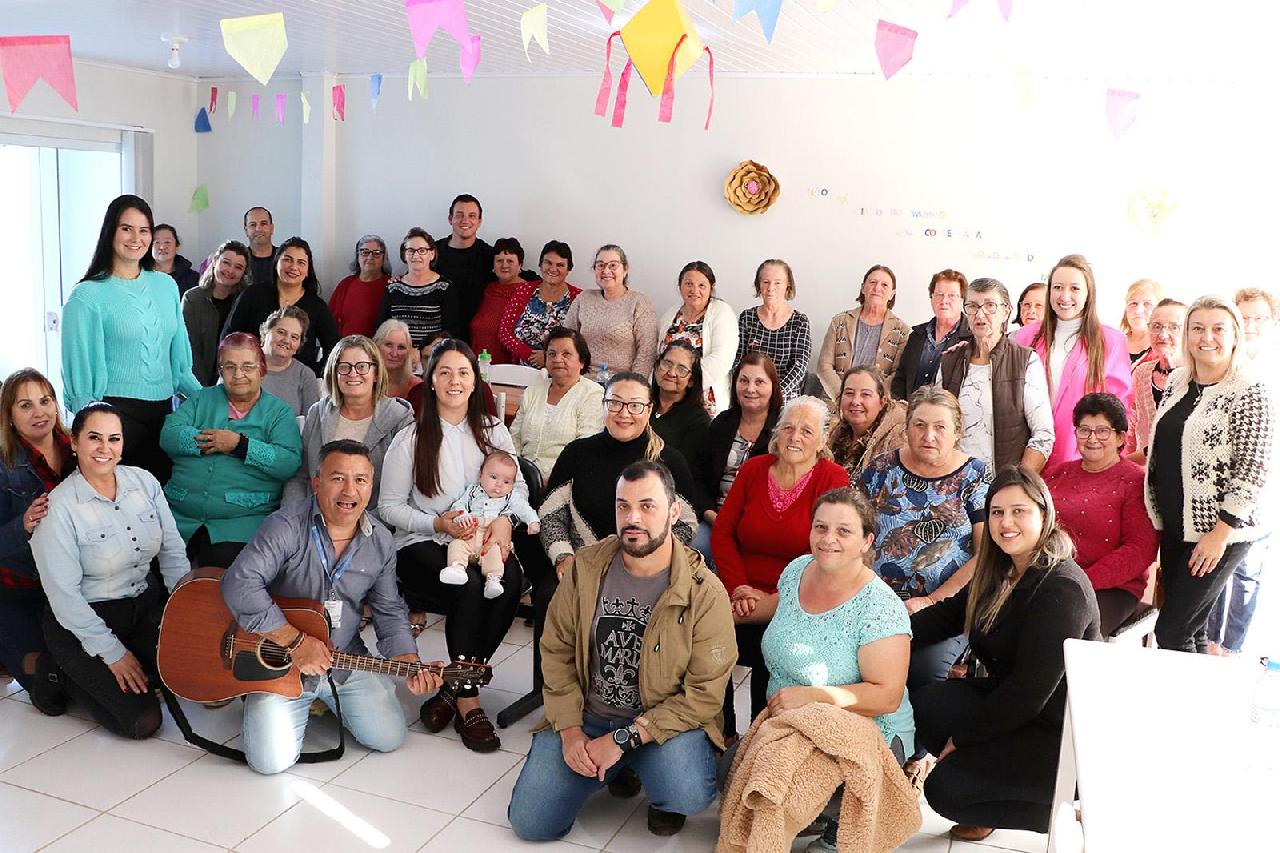 Grupos da melhor idade participam de atividades no município