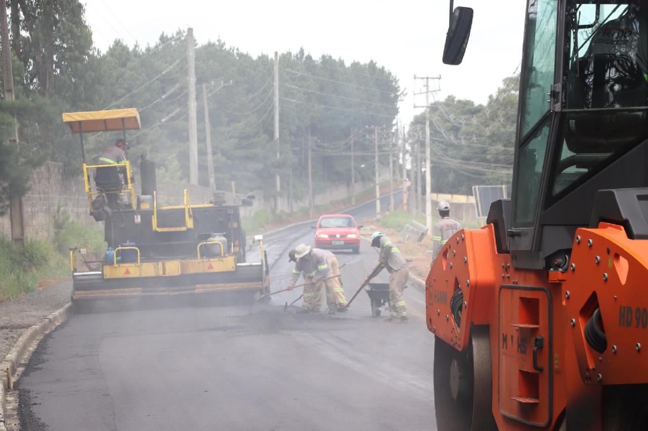 Iniciada a aplicação de asfalto em Gramados