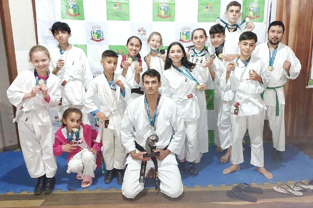 Karatê pienense conquista 23 medalhas no último fim de semana