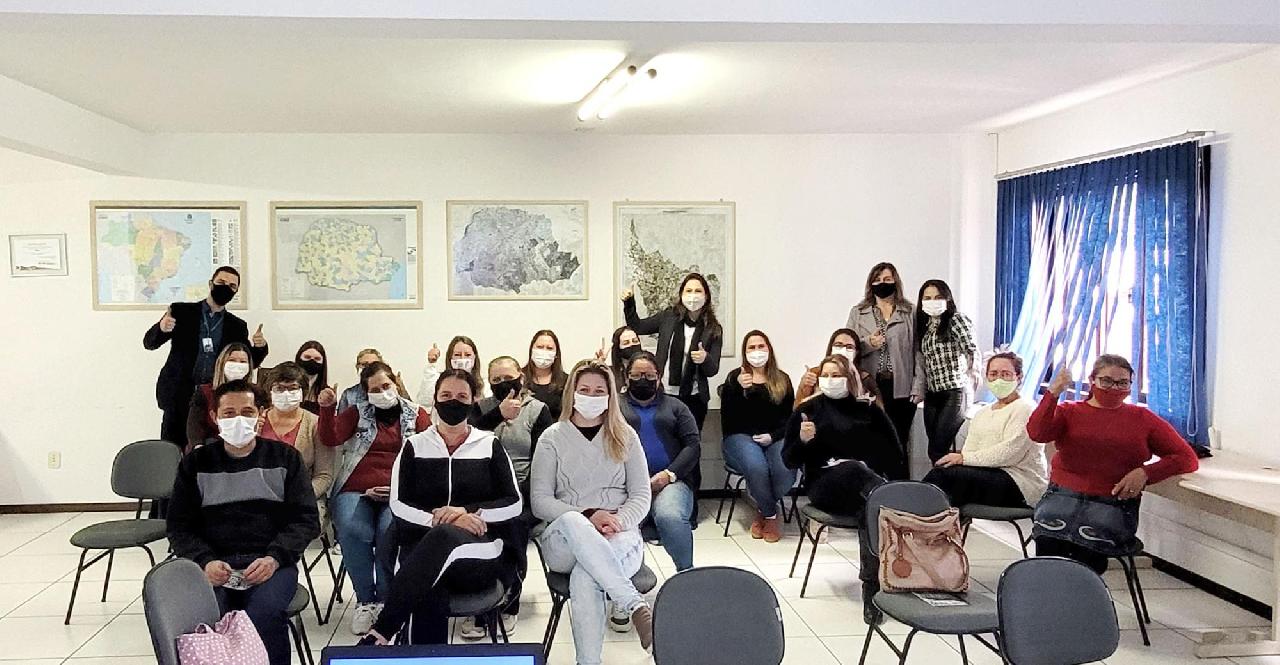 Merendeiras e Auxiliares de Serviços Gerais participam de encontro 