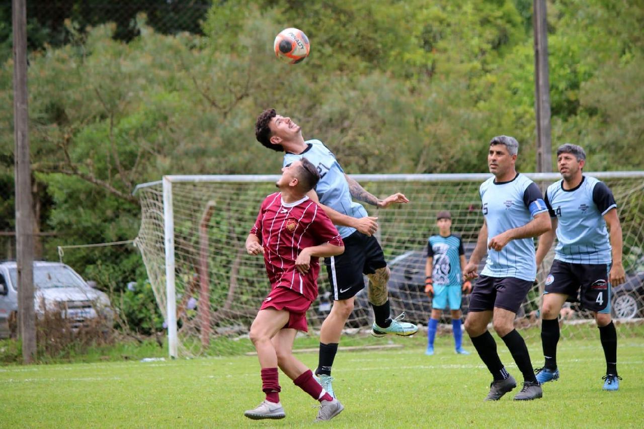 Municipal de Futebol tem rodada com goleadas e disputas acirradas