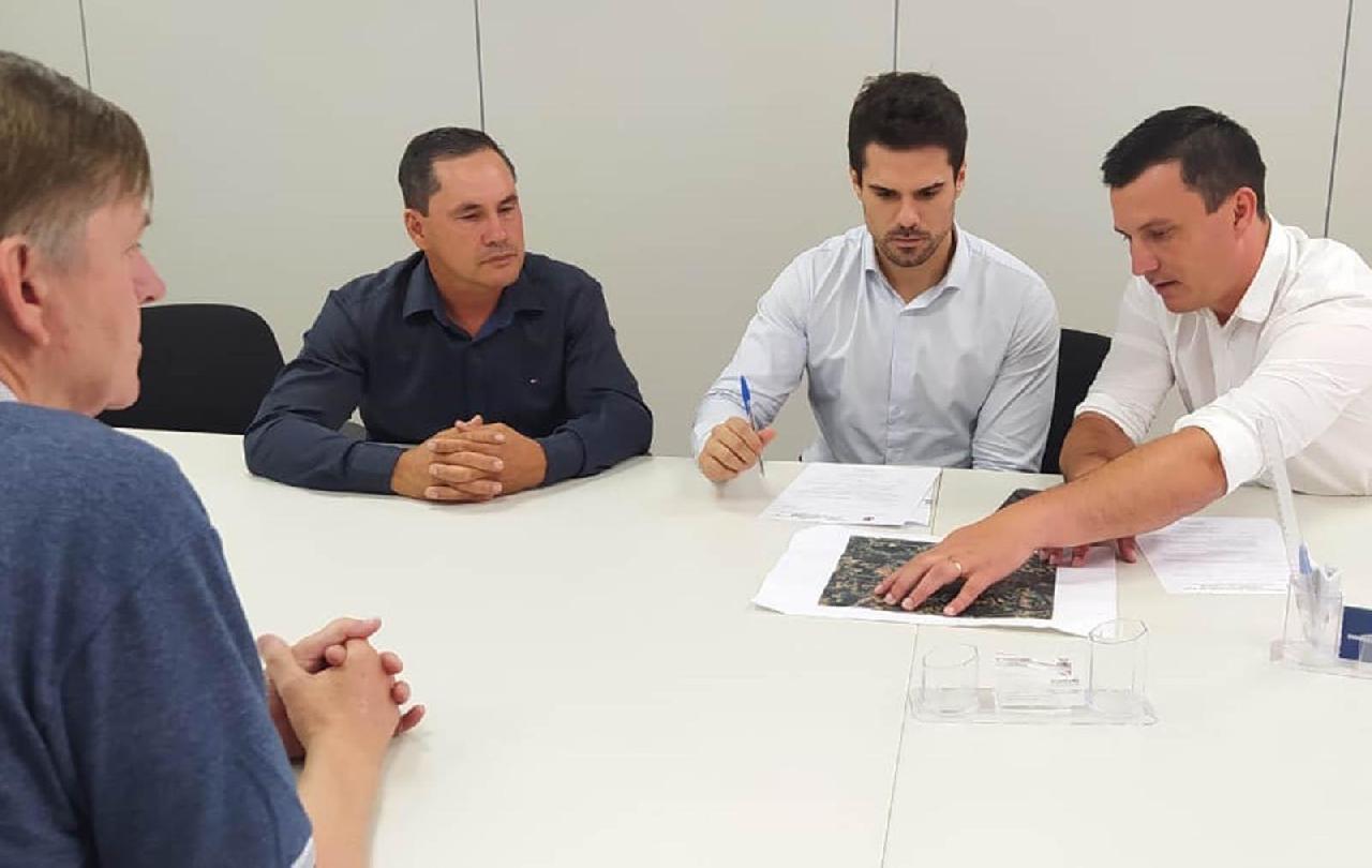 Na capital, prefeito detalha importantes obras para Piên