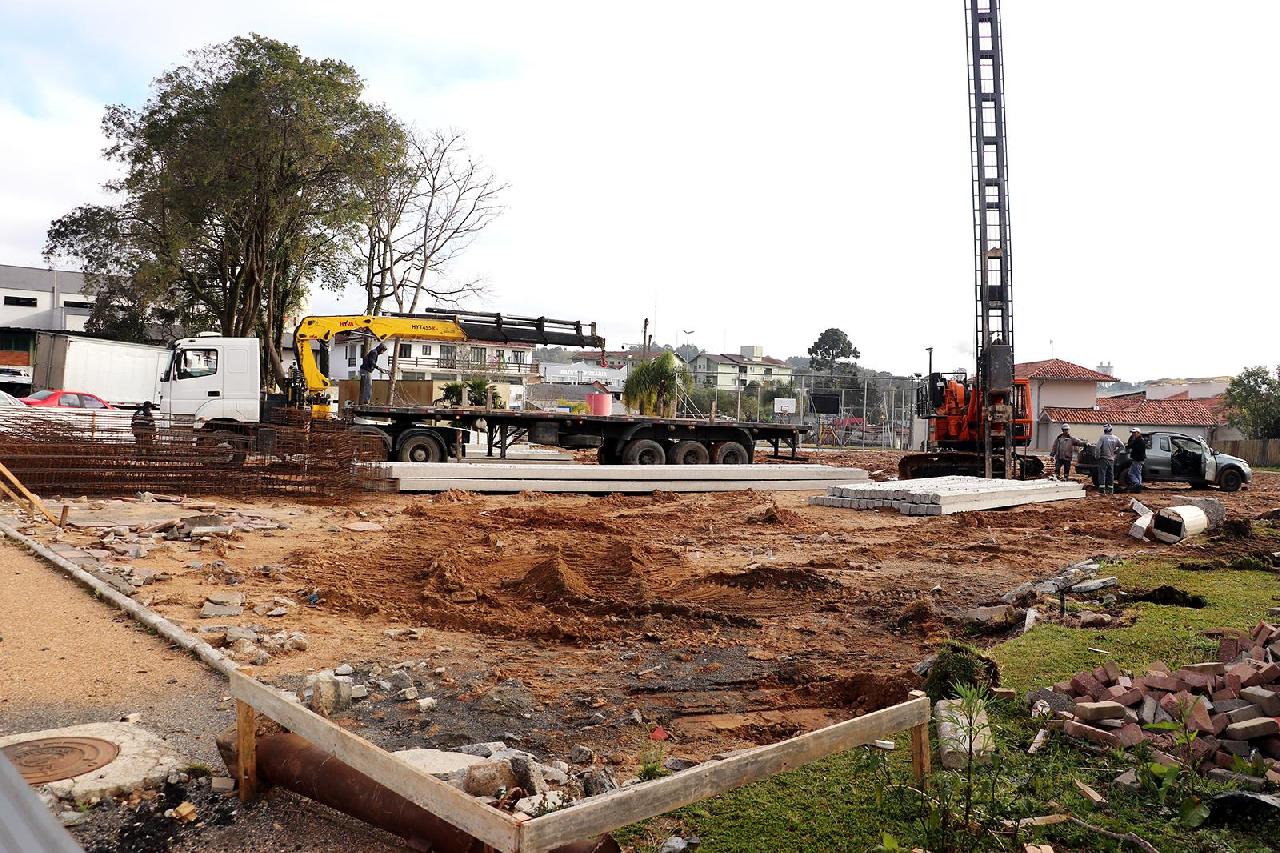 Obra da nova cobertura da Praça da Paz entra em nova etapa com estaqueamento 