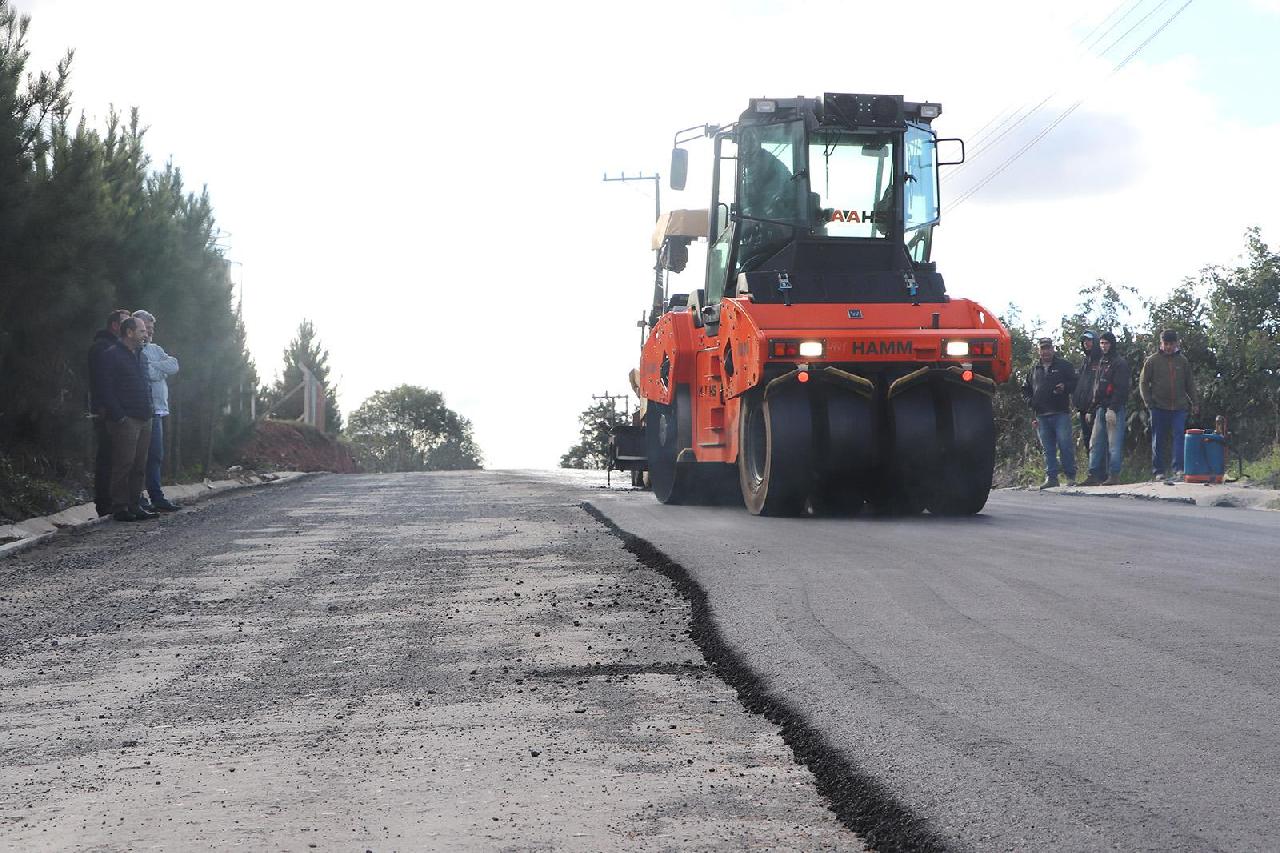 Obras de pavimentação a todo vapor