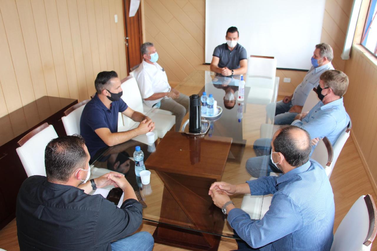 Parceria para beneficiar o agricultor de Piên