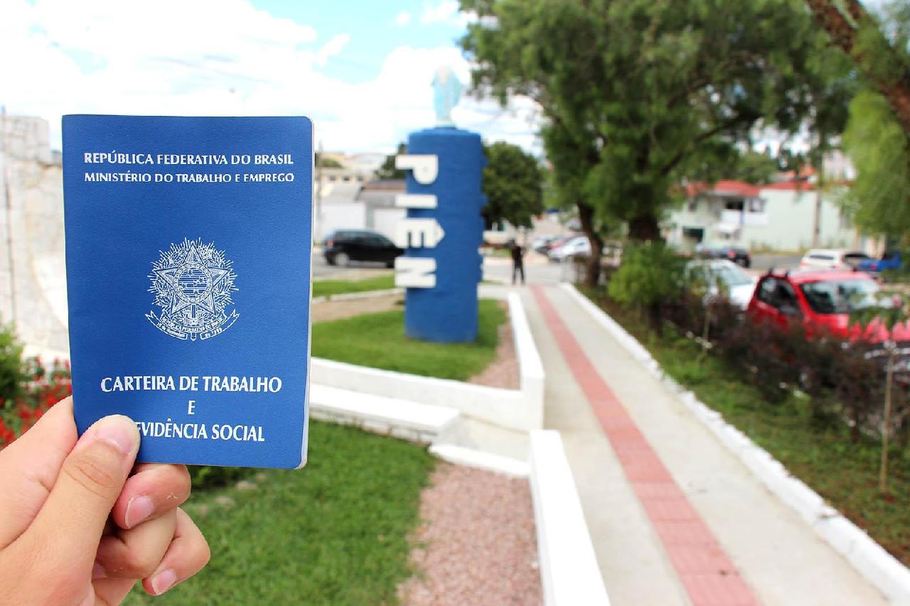 Piên fecha o mês de fevereiro com saldo positivo na geração de emprego