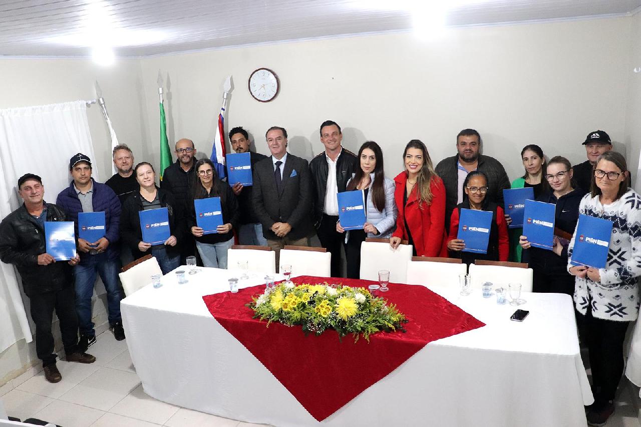 Piên recebe as primeiras matrículas da regularização fundiária