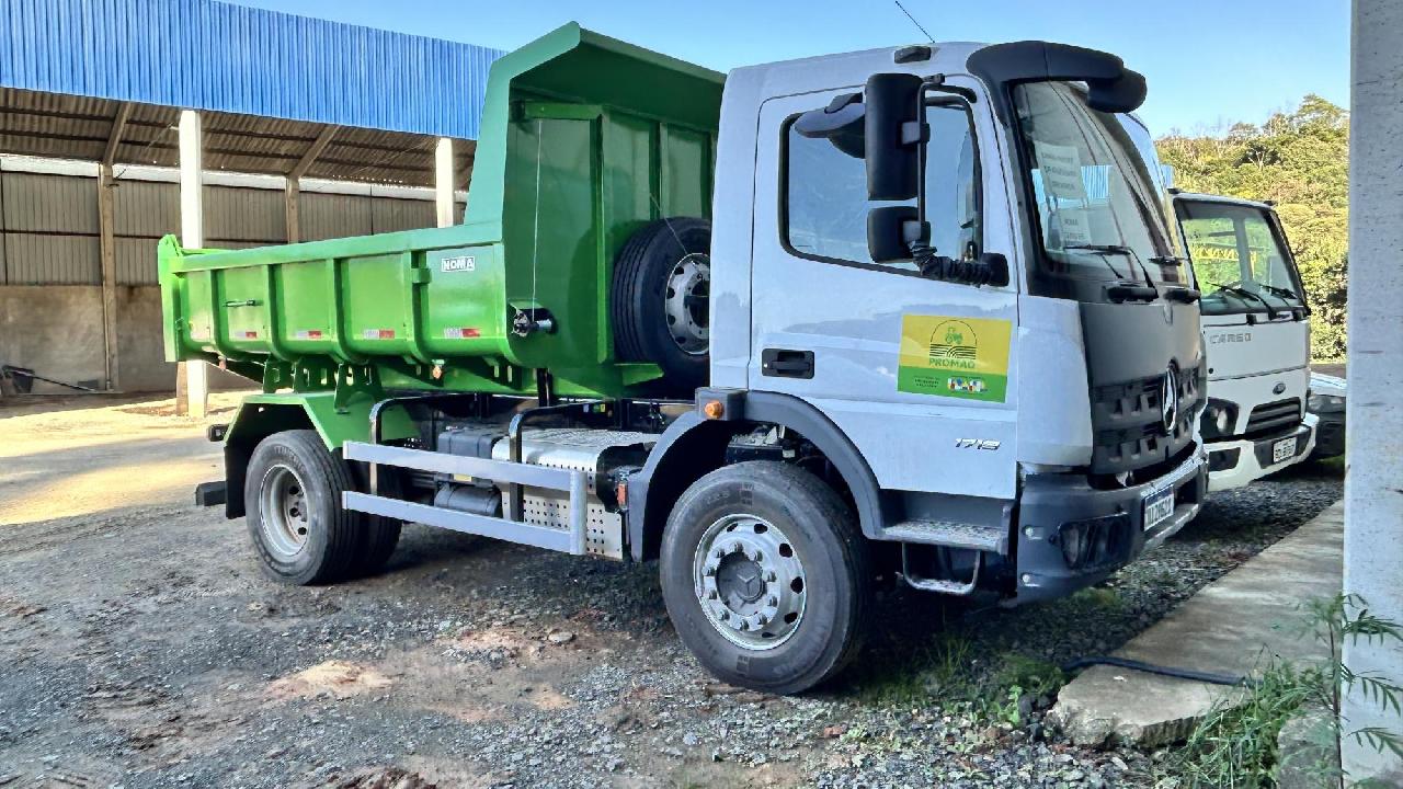 Piên recebe caminhão de R$ 438 mil para fortalecer serviços no interior e na cidade