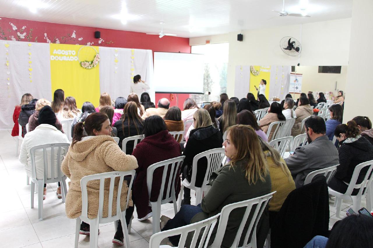 Piên recebe palestra com Bel do Theo sobre amamentação de recém-nascidos