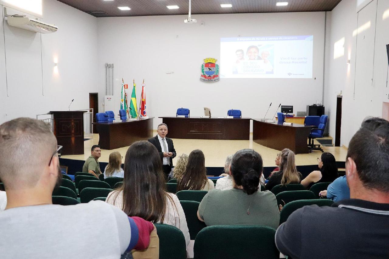Piên recebe representante da Receita Federal em evento sobre destinação do Imposto de Renda