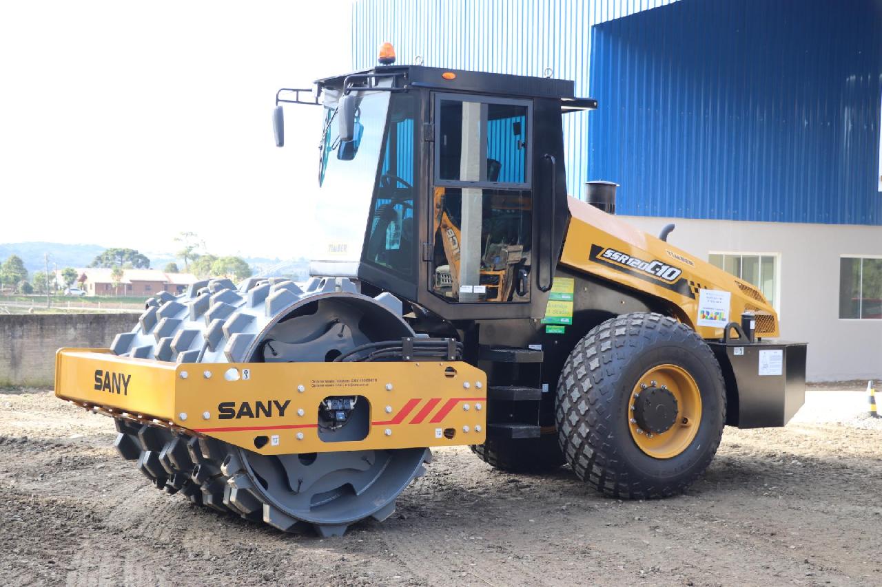 Piên recebe um novo rolo compactador