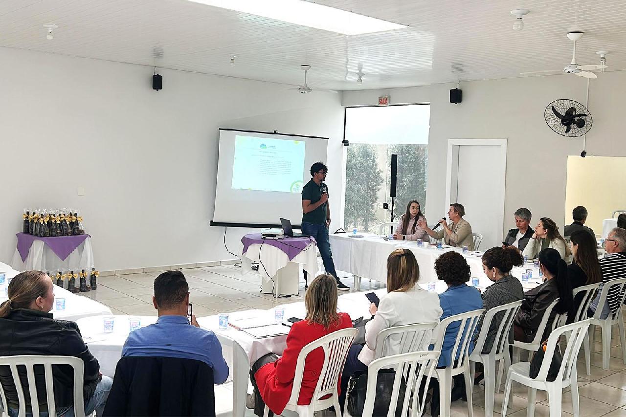 Piên sedia reunião do CRESEMS com representantes da Região Metropolitana de Curitiba