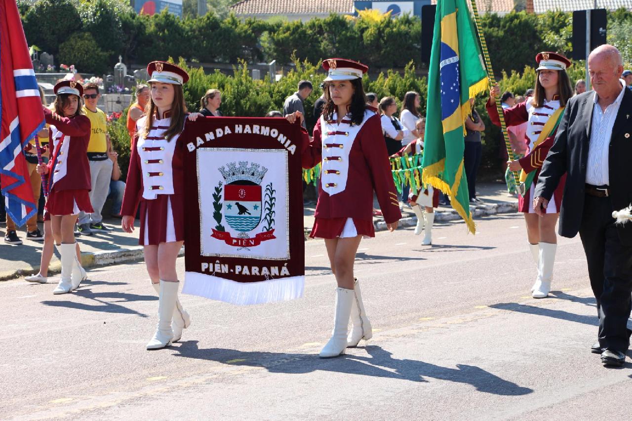 Pienenses prestigiam Desfile Cívico em homenagem à Independência