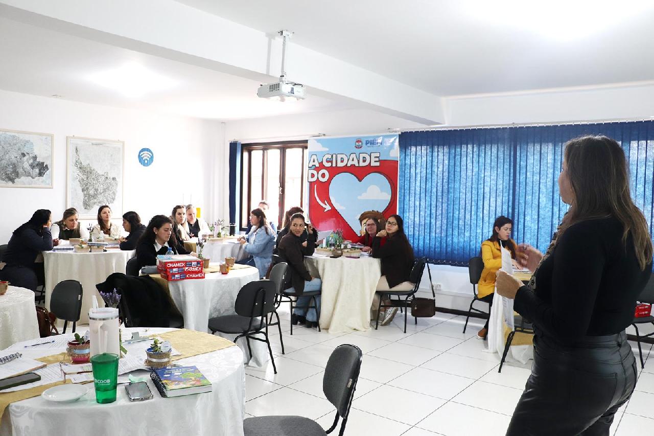 Planejamento e integração marcam reunião da rede municipal de ensino