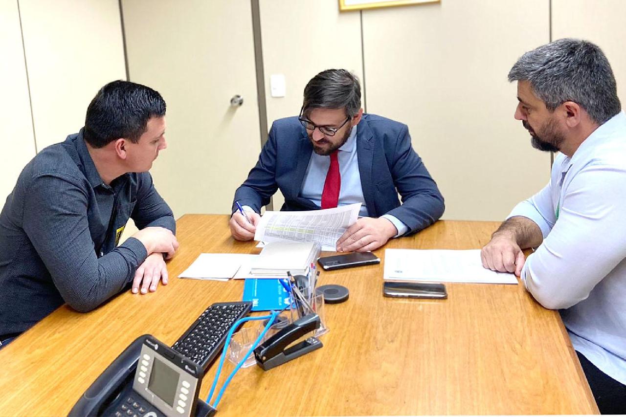 Prefeito busca liberação de recursos em Brasília