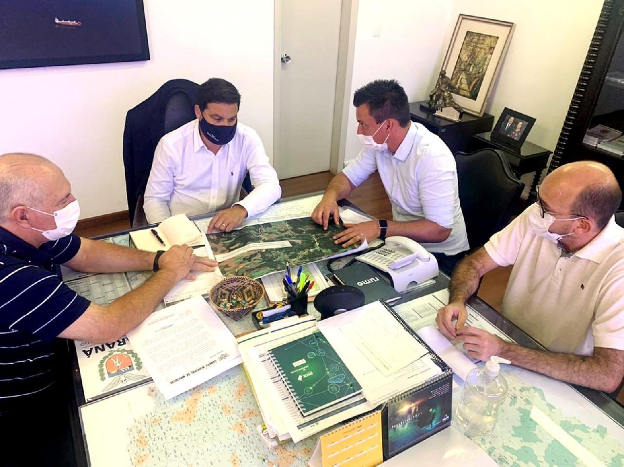 Prefeito consegue em Curitiba recursos para investir em obras 