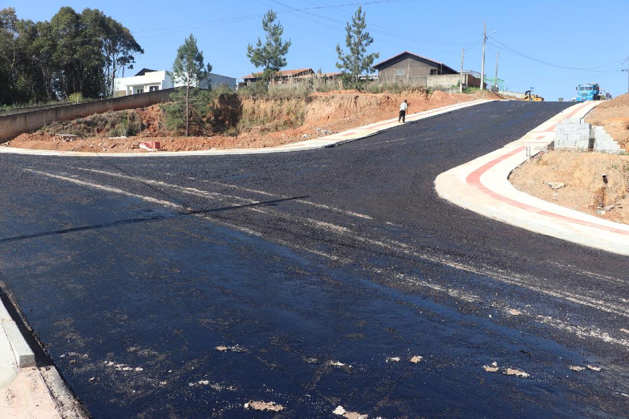 Prefeitura avança com pavimentação de novas ruas em Piên
