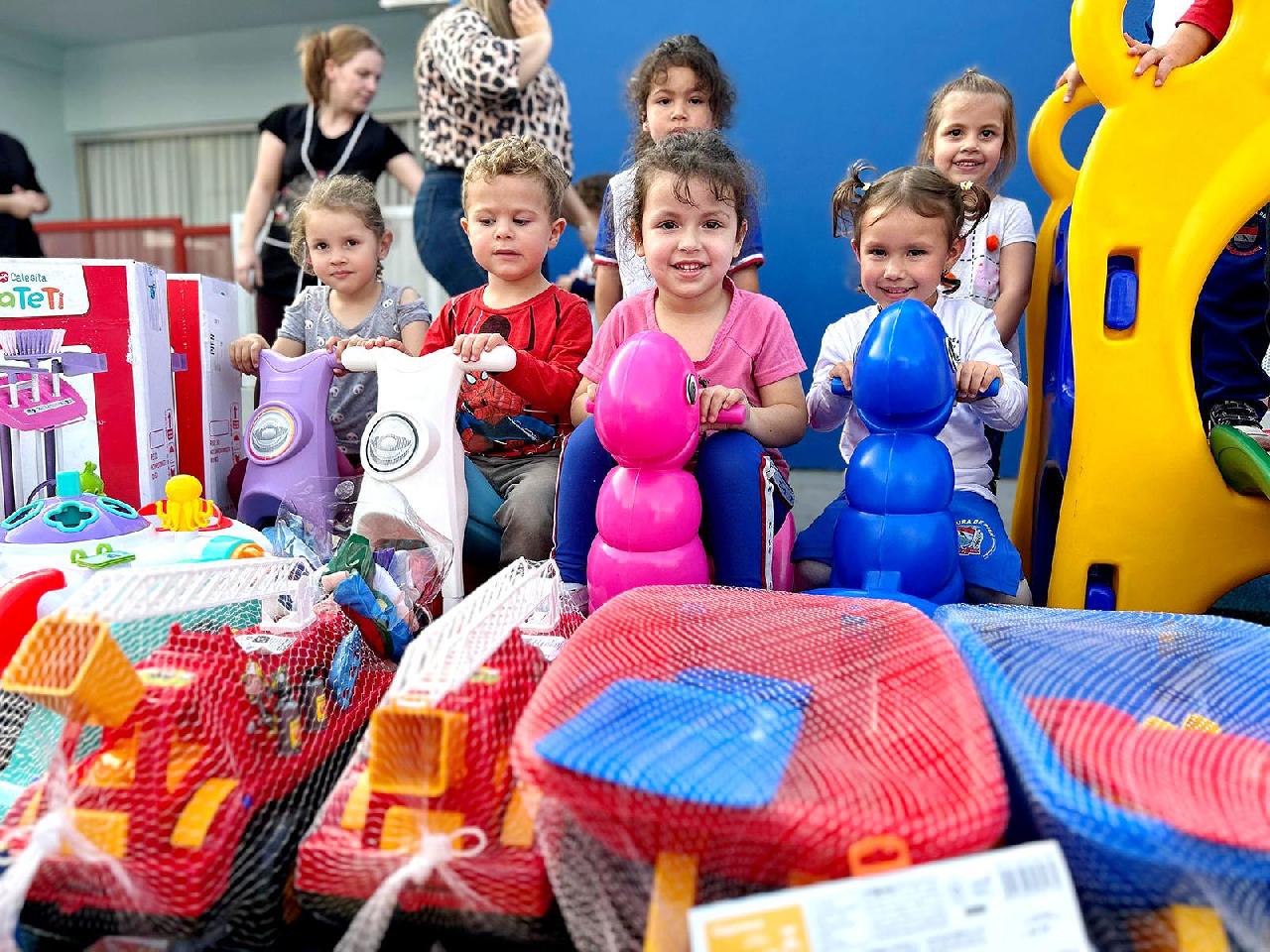 Prefeitura investe em brinquedos para alunos