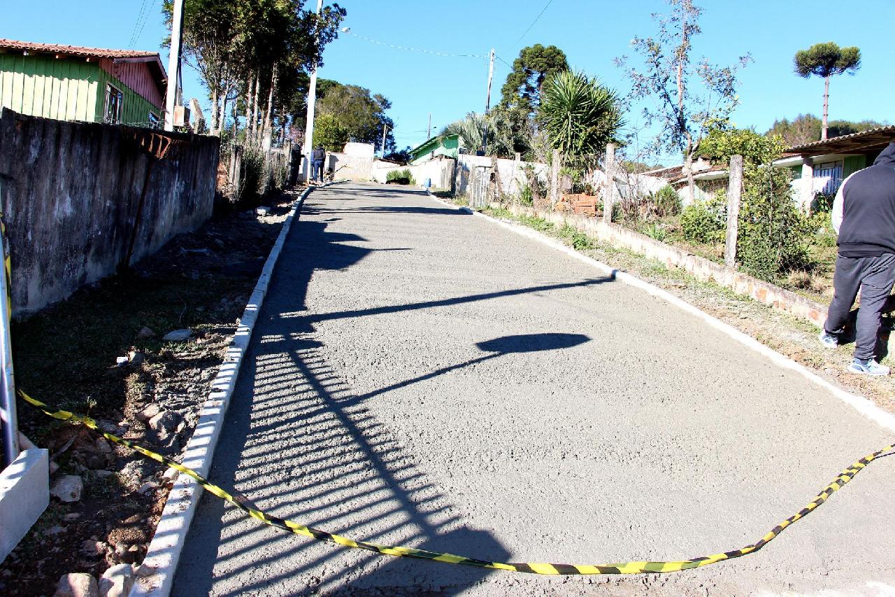 Prefeitura investe em pavimentação de ruas com concreto