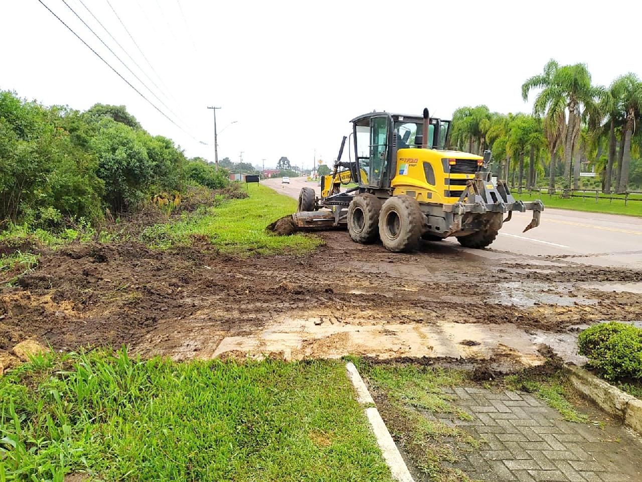Prefeitura realiza melhorias na marginal e entrada da cidade