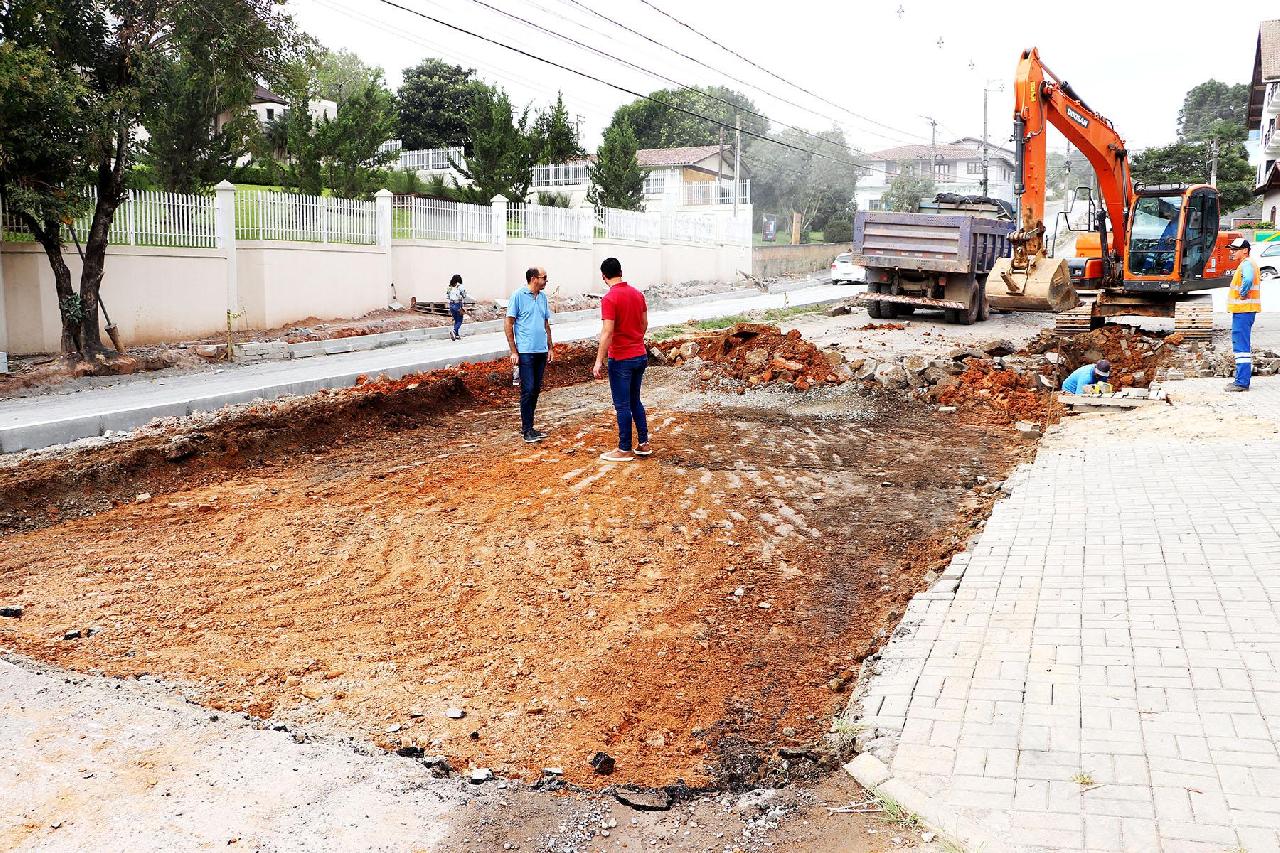 Primeiro lado da Avenida Brasil já está com a base concluída