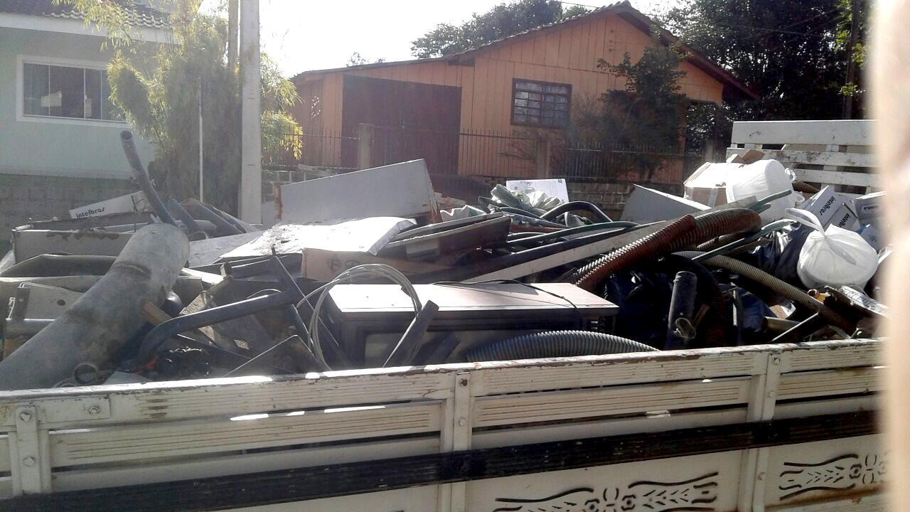 Programa Cidade Limpa recolhe lixos e materiais não utilizados