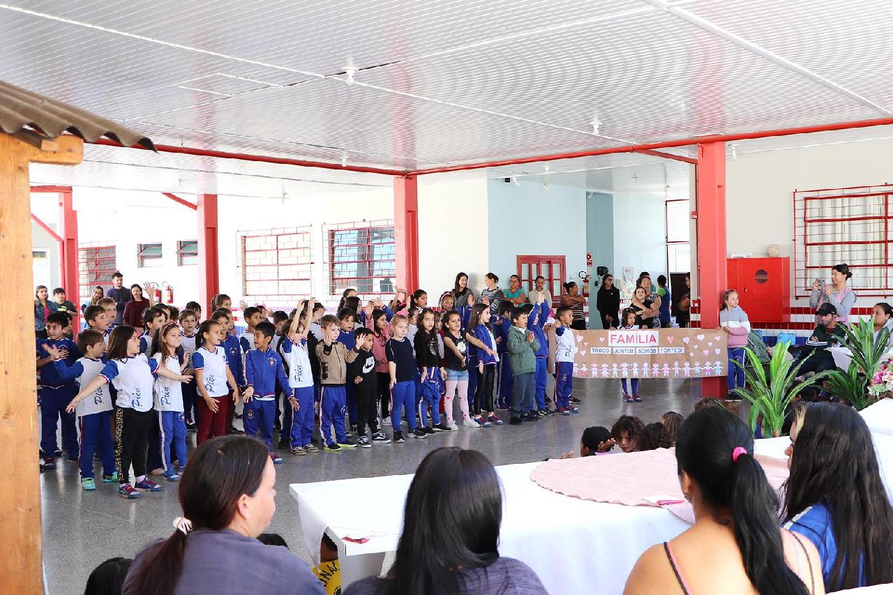 Projeto escolar arrecada donativos para famílias carentes