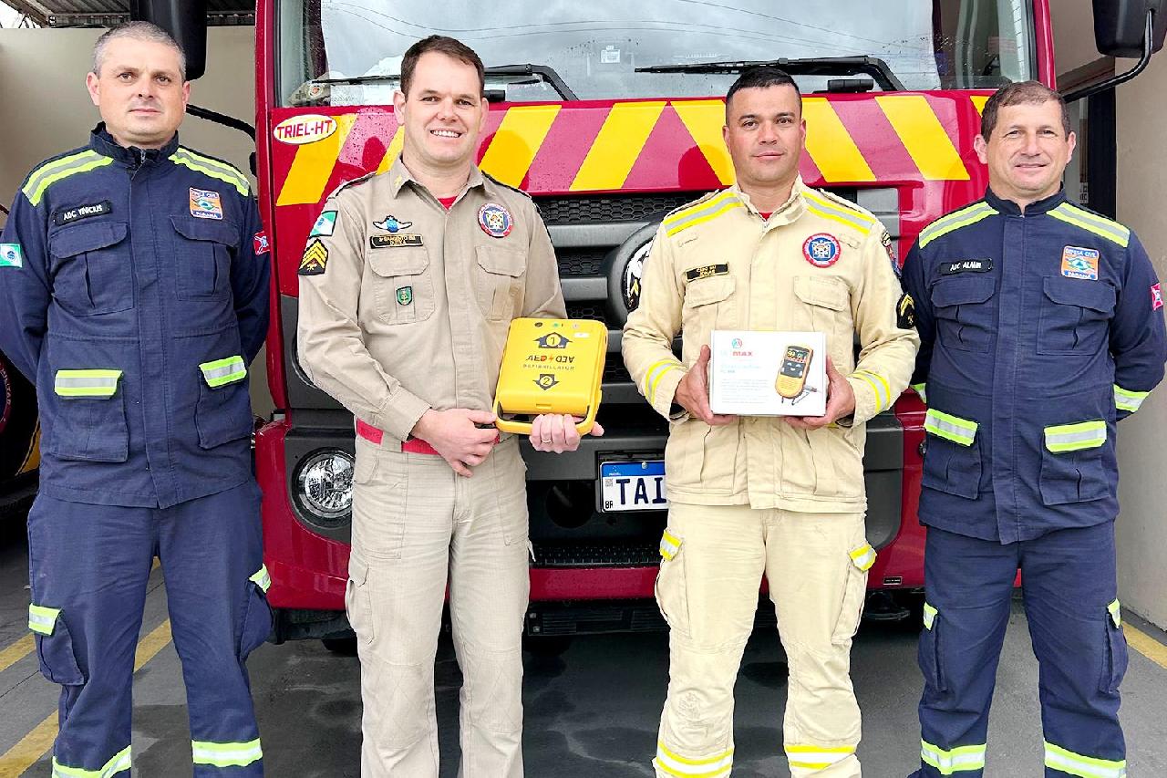 Saúde de Piên entrega dois equipamentos aos Bombeiros