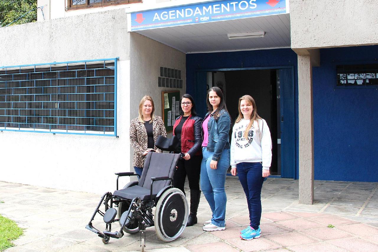 Saúde de Piên recebe a doação de uma cadeira de rodas